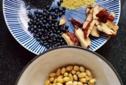 黄豆芝麻豆浆的做法,营养早餐新选择，简单易做