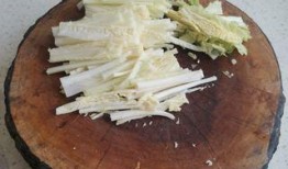 麻豆腐炒白菜,麻豆腐炒白菜，营养与口感的双重享受